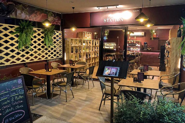 Mencicipi Wine Ala Blind di Wine Station: Pengalaman Mencoba Wine Baru yang Menyenangkan dan Berkesan di Phuket