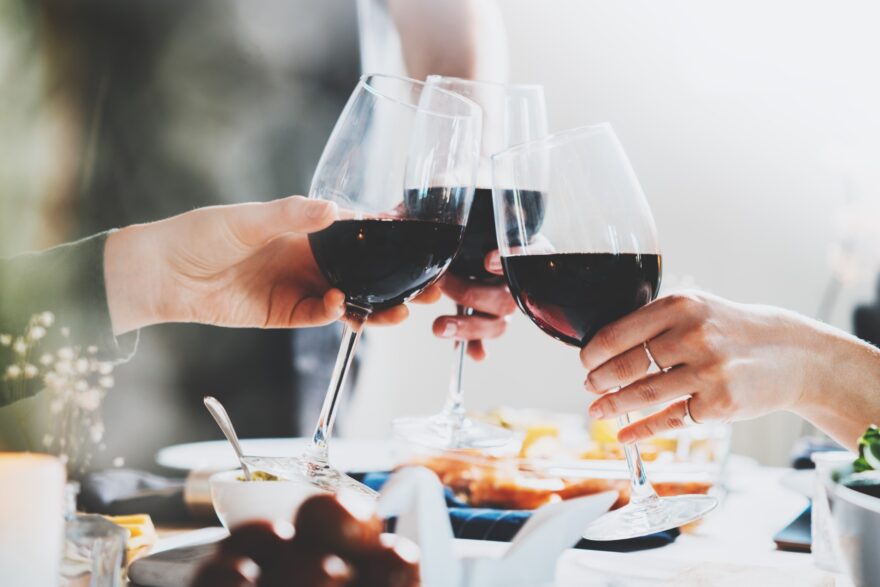 ディナーパーティにぴったりのワインを選ぶ方法