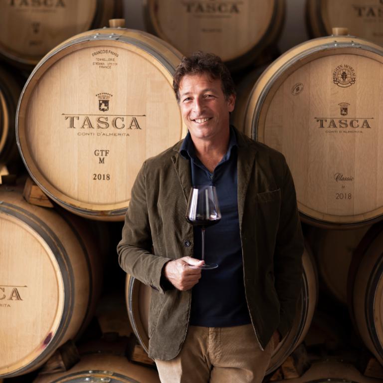 Tasca d'Almerita ได้รับการขนานนามว่าเป็น " European Winery of the Year - โรงกลั่นไวน์แห่งปีของยุโรป" โดยนิตยสาร Wine Enthusiast