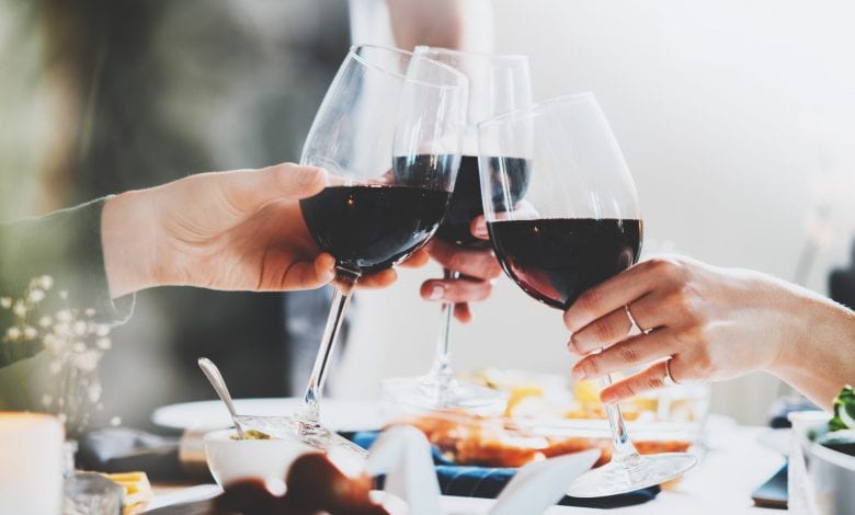 วิธีการเลือกไวน์ที่เหมาะสม สำหรับงานเลี้ยงอาหารค่ำของคุณ