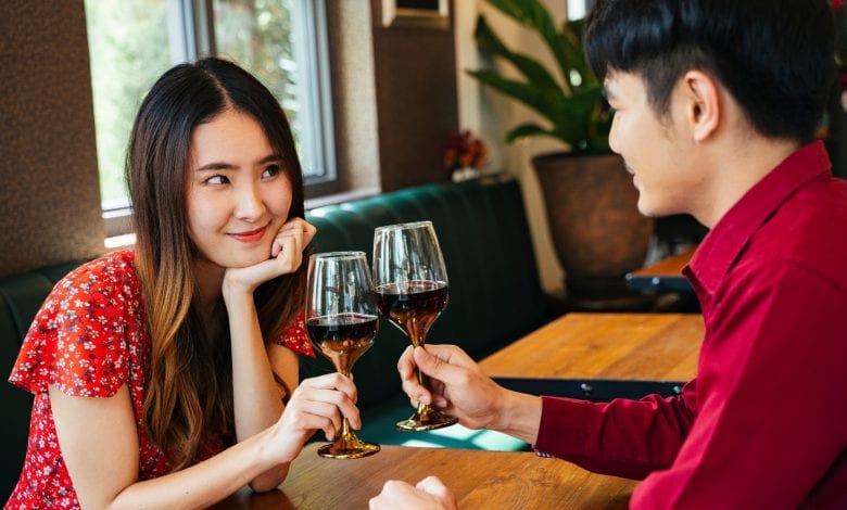 5 mẹo giúp bạn chinh phục danh sách rượu vang trong bữa tối Valentine