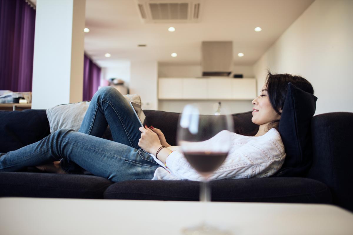 8 Pasangan Wine untuk Semua Bacaan Anda Selama Masa Karantina