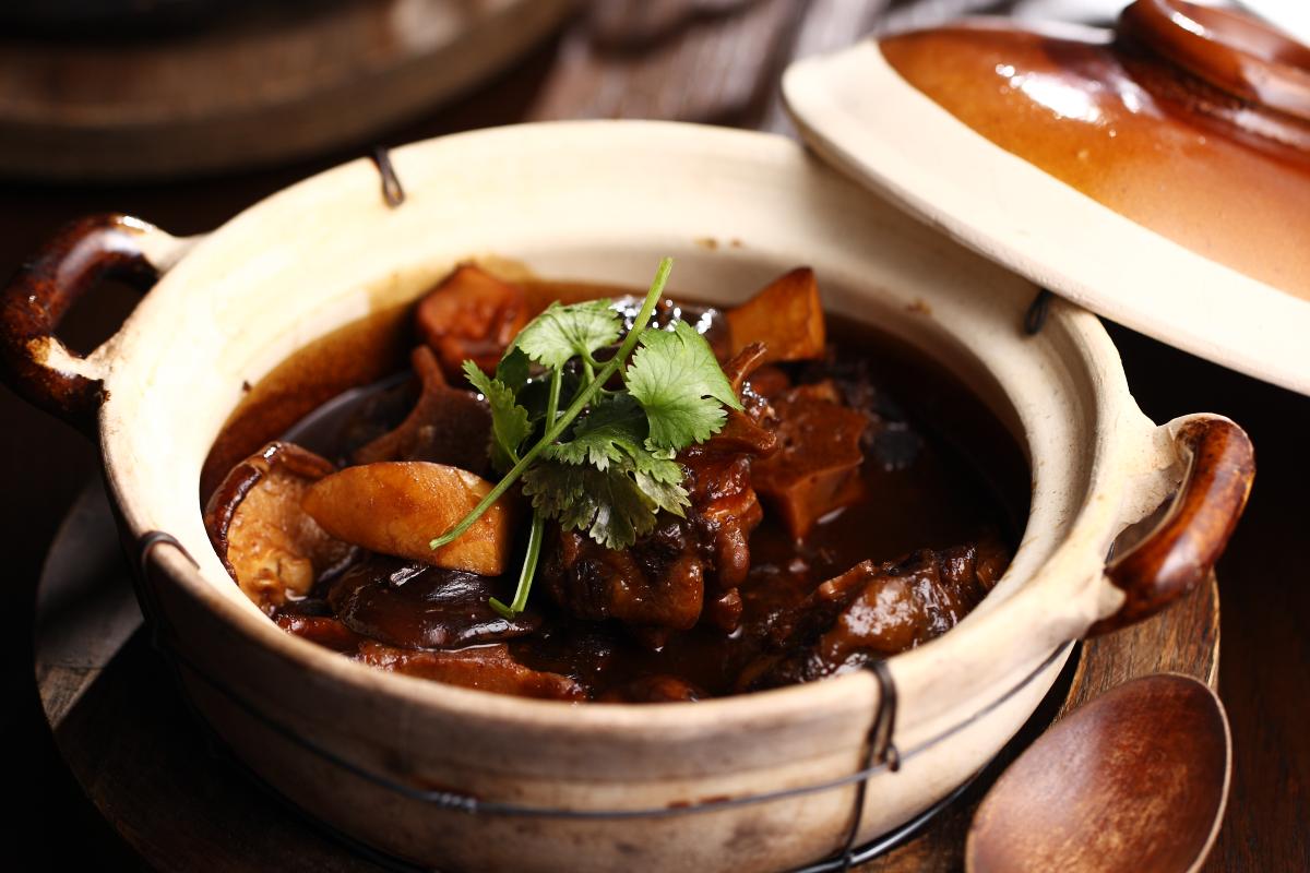 Tumis Buntut Sapi dengan Jamur & Prelius Prile, Maremma Toscana DOC