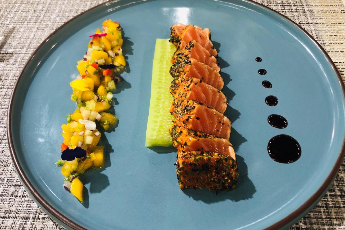 Salmon Bakar dengan Mangga Fantastis & Verduzzo Venezia Giulia IGT