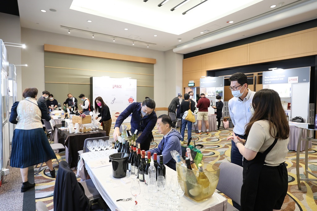 东南亚买家云集香港国际葡萄与酒烈酒展